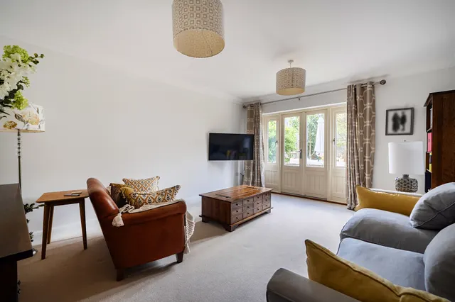 Griffiths Close, Cirencester, GL7, photo 3