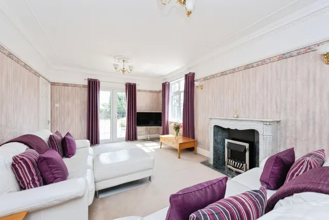 Staines Road, Laleham, TW18, photo 3