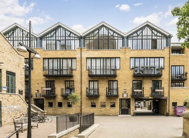 Burrells Wharf Square, Canary Wharf, E14, photo 1