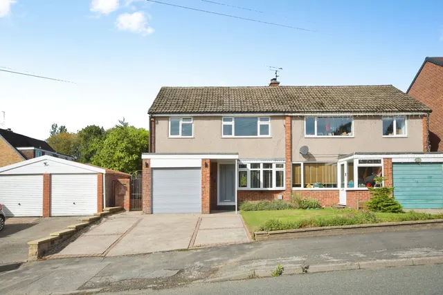 Deerlands Road, CHESTERFIELD, Derbyshire, S42, photo 1
