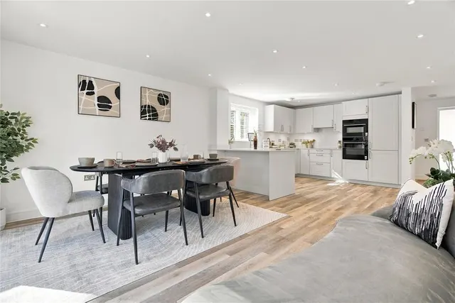 Bakeham Lane, Englefield Green, TW20, photo 2