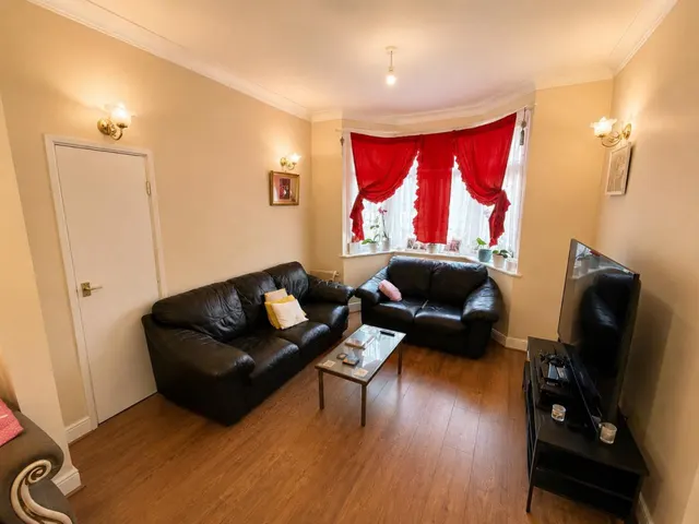 St Johns Road, Chingford, photo 2