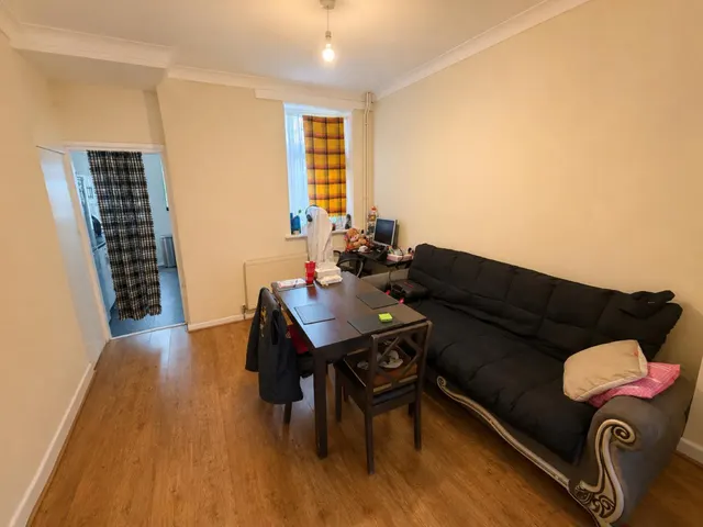 St Johns Road, Chingford, photo 3