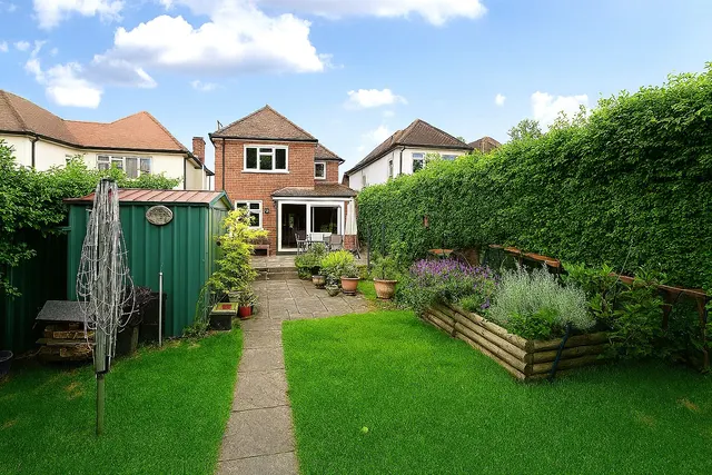 Ash Church Road, Ash, Guildford, Surrey, GU12 6LU, photo 1