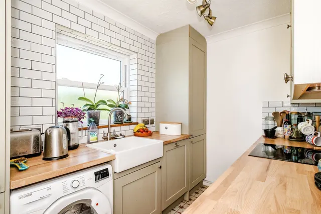 St. Michaels Road, Worthing, BN11, photo 2