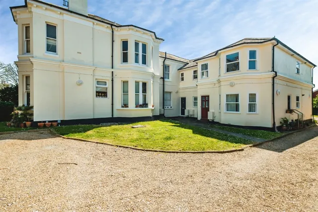 St. Michaels Road, Worthing, BN11, photo 1
