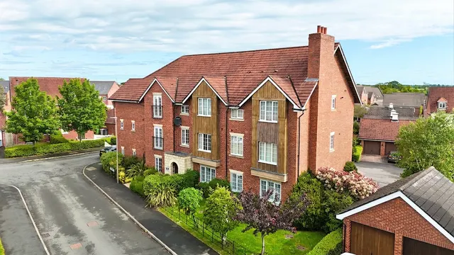 Chesterton Way, Weston, CW2, photo 1