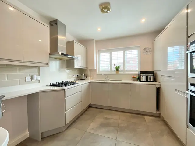 Chesterton Way, Weston, CW2, photo 2