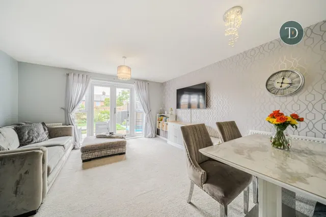 Photo 2 — Columbia Road, Ellesmere Port, CH65 8AL