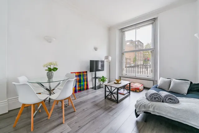Flat 3, 72 Gloucester Place, London, photo 1