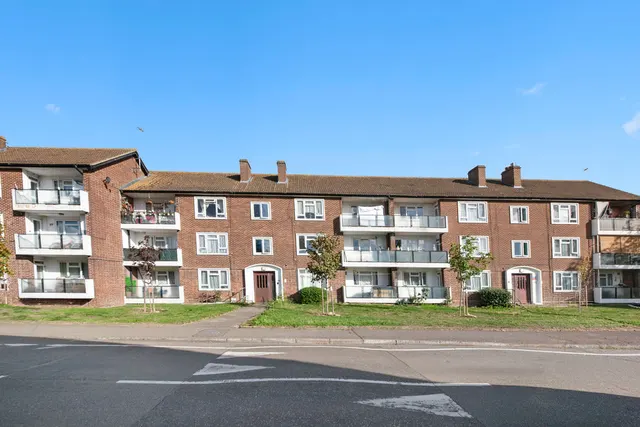 Dabbs Hill Lane, Northolt, UB5, photo 1