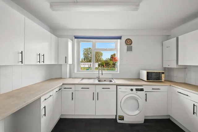 Dabbs Hill Lane, Northolt, UB5, photo 3