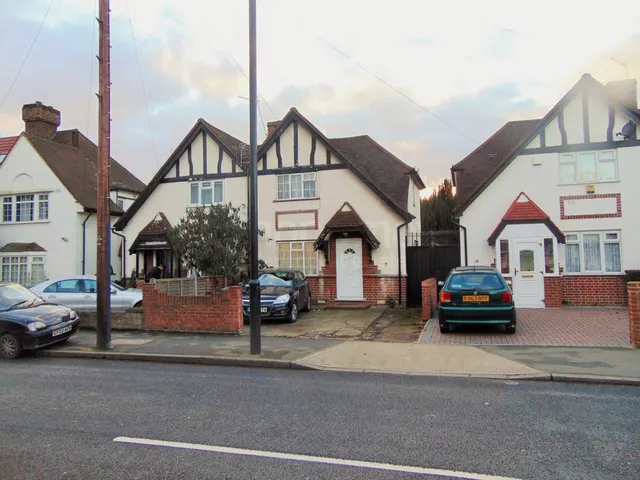 North Hyde Lane, Hounslow, TW5 0EQ, photo 1