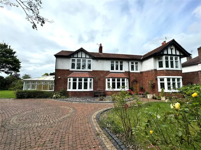 Greenfield Crescent, Chester, CH2, photo 1