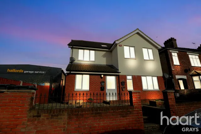 London Road, West Thurrock, RM20, photo 1