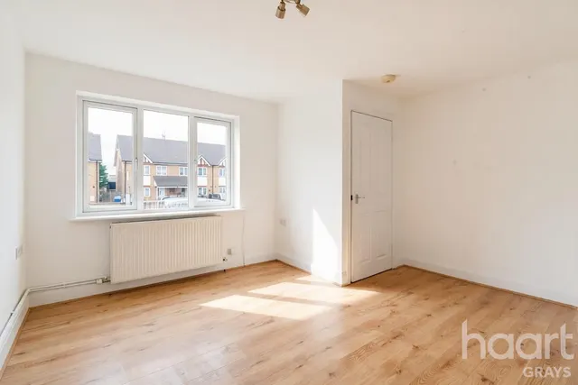 London Road, West Thurrock, RM20, photo 3