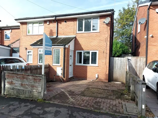 Higher Wood Street, Middleton, M24, photo 1
