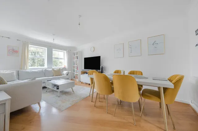 Morton Close, Uxbridge, photo 2