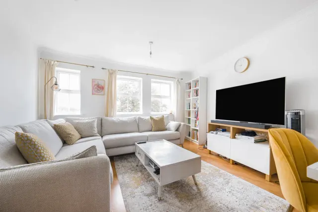 Morton Close, Uxbridge, photo 3