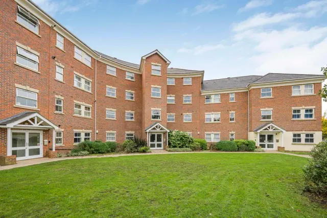 Morton Close, Uxbridge, photo 1