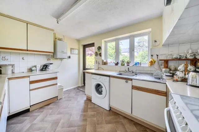 Ridgeway Close, Lightwater, GU18, photo 3