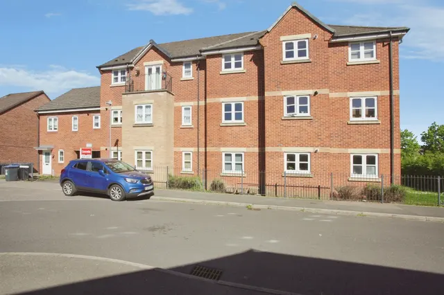 Mica Close, Rugby, photo 1