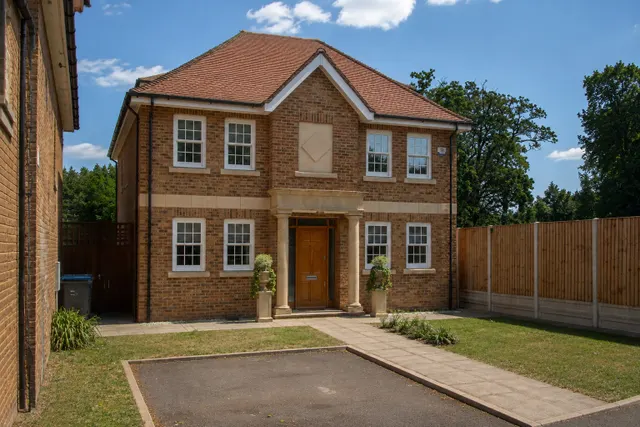 Angelo Mews, London, SW16, photo 1