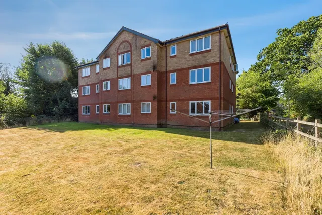 Chetwood Road, Crawley, photo 1
