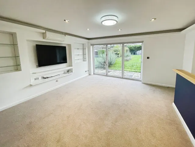 Photo 3 — Beech Way, Basingstoke, Basingstoke, RG23 8LR