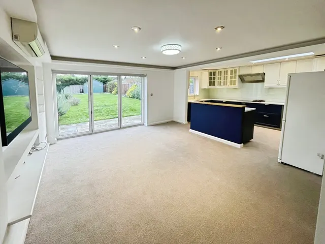 Photo 2 — Beech Way, Basingstoke, Basingstoke, RG23 8LR
