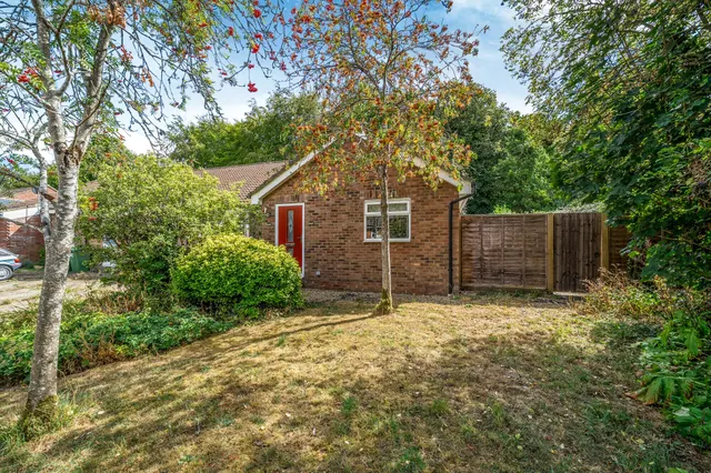 Salisbury Close, Alton, GU34, photo 1