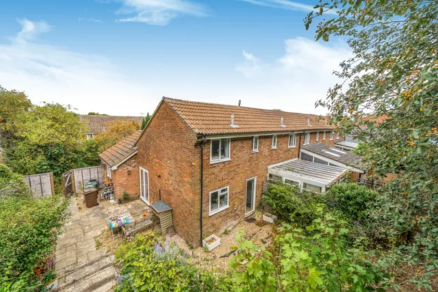 Photo 2 — Salisbury Close, Alton, GU34