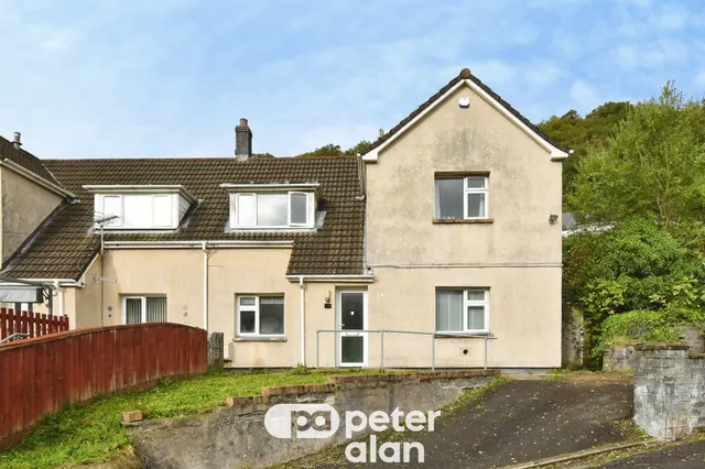 Treneol Aberdare, CF44, photo 1