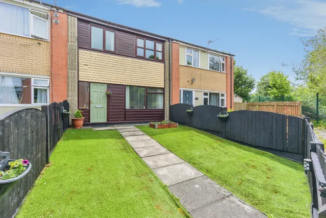 Parry Walk, Ashton-Under-Lyne, OL6, photo 1