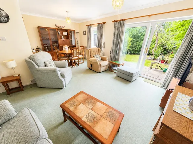 Brandon Thorpe Lea Road, Surrey Egham, TW20, photo 2