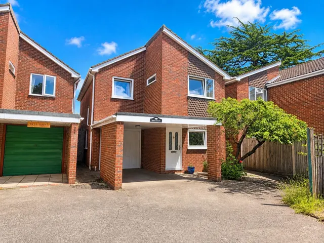 Brandon Thorpe Lea Road, Surrey Egham, TW20, photo 1