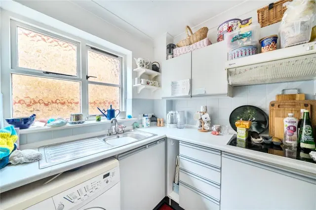 College Road, Epsom, KT17, photo 3