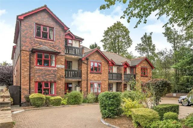 College Road, Epsom, KT17, photo 1