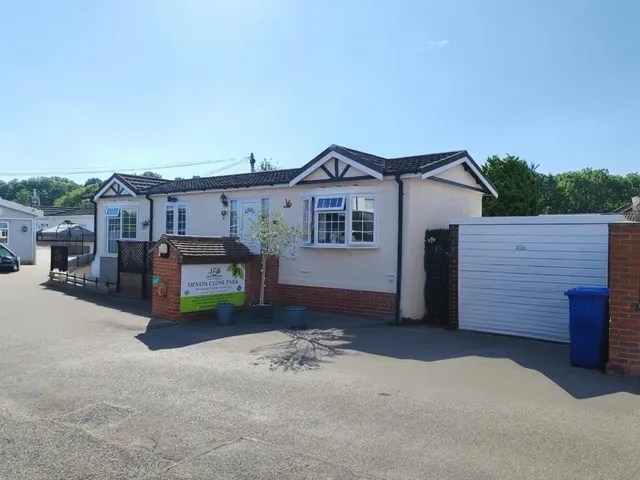 Devon Close, College Town, GU47, photo 1