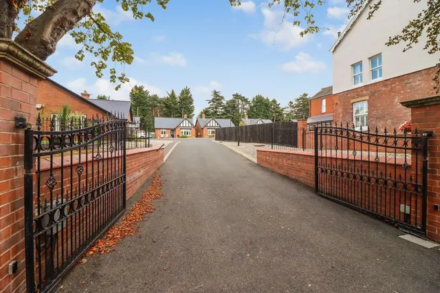 Barrowby Court, Worksop, S81, photo 2