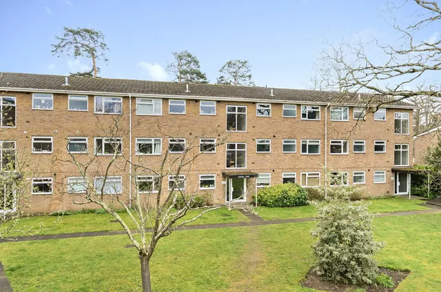 Oakdene Court, Walton-On-Thames, KT12, photo 2