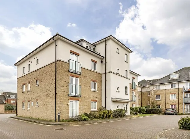 Fairwater Drive, Shepperton, TW17, photo 1