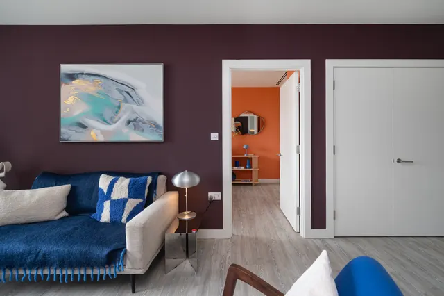 London, E20, photo 1