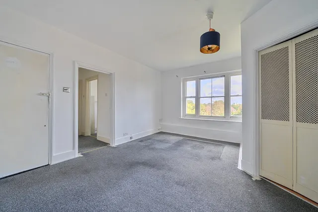Kidbrooke Park Road, London, SE3, photo 1