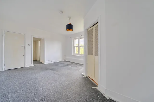 Kidbrooke Park Road, London, SE3, photo 3