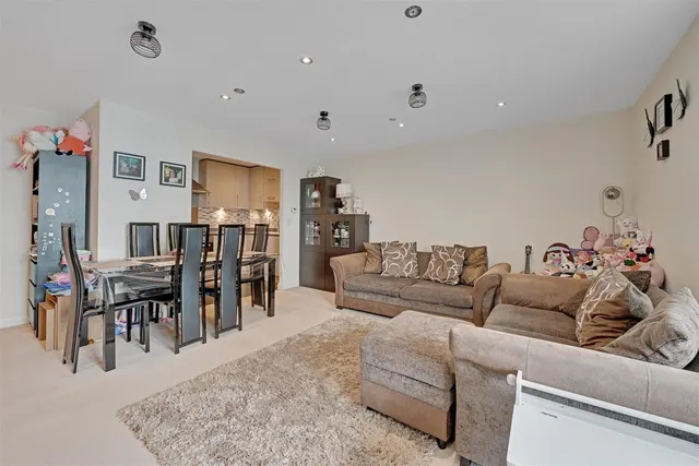 Needleman Close, London, photo 1