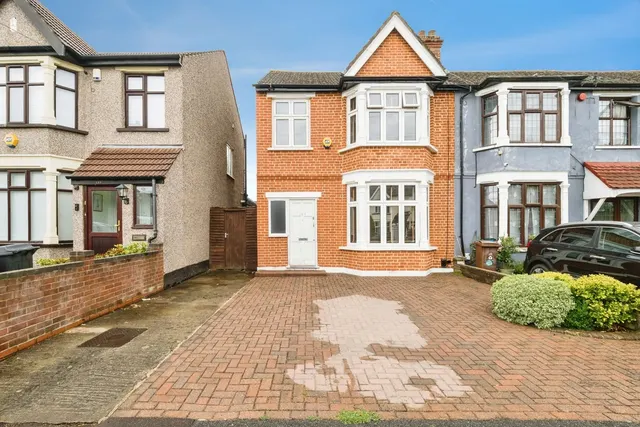 Marmion Avenue, London, E4, photo 1