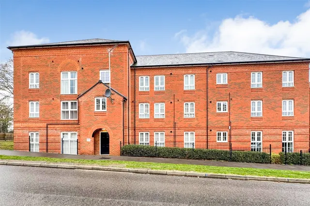 Montgomery Avenue, Wellesley, Aldershot, Hampshire, GU11 4DH, photo 1