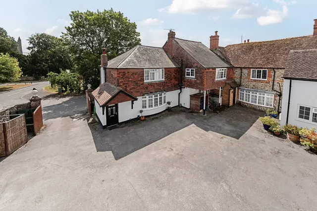 Baydon Road, Hungerford, RG17, photo 1