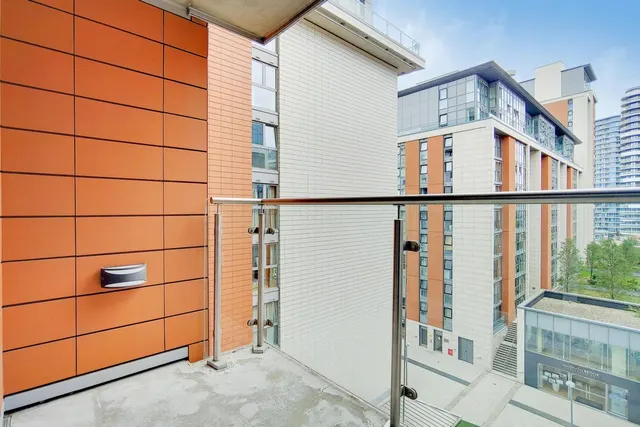 Western Gateway, London, E16, photo 3